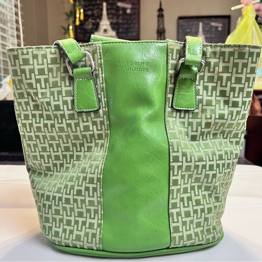 Pre-Owned Tommy Hilfiger Handbag